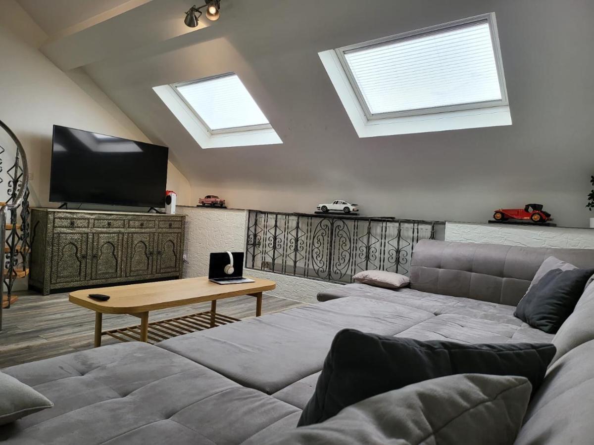 Duplex Elegant Situe A 1Min De La Gare Du Nord Apartment Brussels Exterior photo