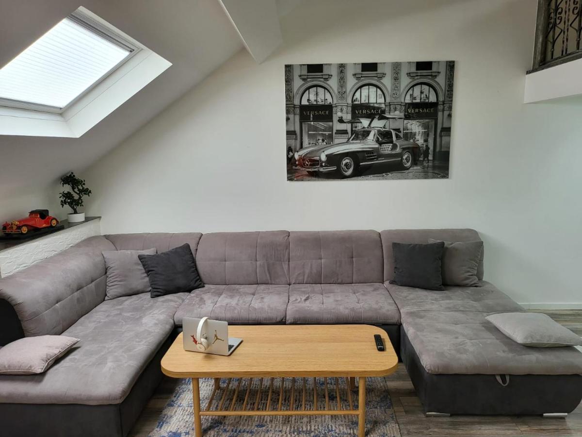 Duplex Elegant Situe A 1Min De La Gare Du Nord Apartment Brussels Exterior photo